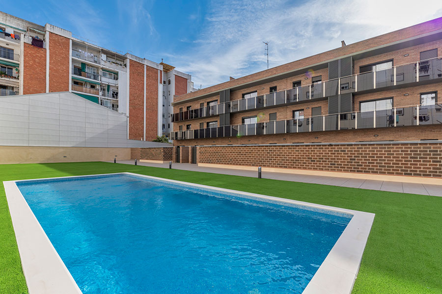 Ejecución de obra realizada por Dromstudio, patio interior y piscina de Industrias